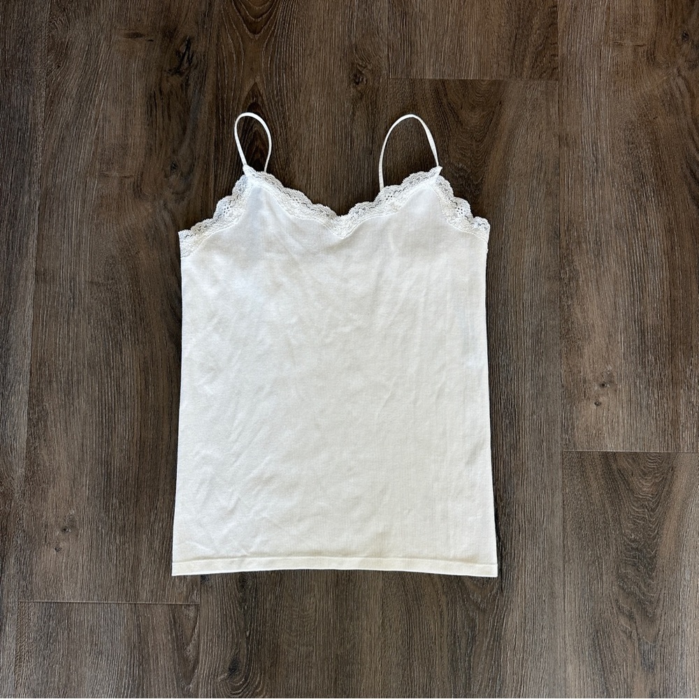 *FREE WITH PURCHASE* Uniqlo GU White Lace Trim Cami Top in Size M